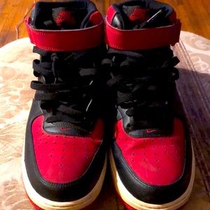 Nike Air Force 1 Mid '07 Black Gym Red